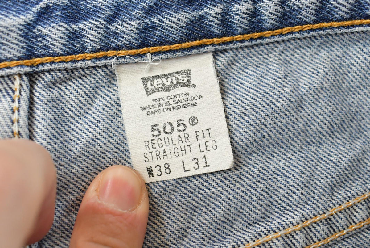 Vintage 2000s Levi's 505 Regular Straight Fit Denim Blue Jeans Men's 34 x 30 from propervintagecanada