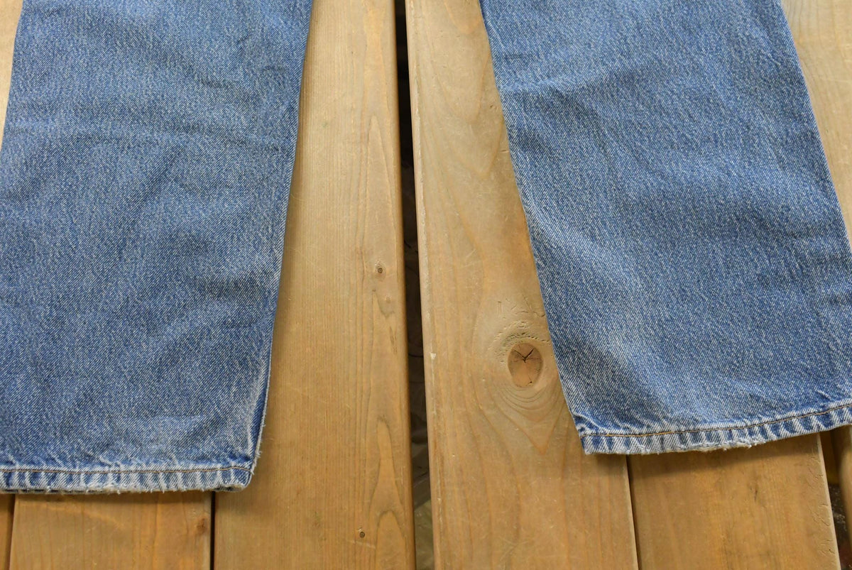 Vintage 2000s Levi's 505 Regular Straight Fit Denim Blue Jeans Men's 34 x 30 from propervintagecanada