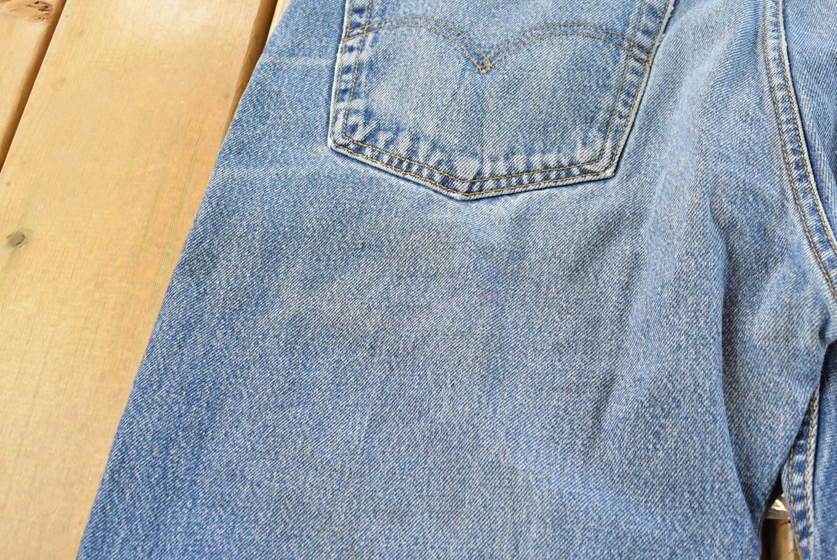 Vintage 2000s Levi's 505 Regular Straight Fit Denim Blue Jeans Men's 34 x 30 from propervintagecanada