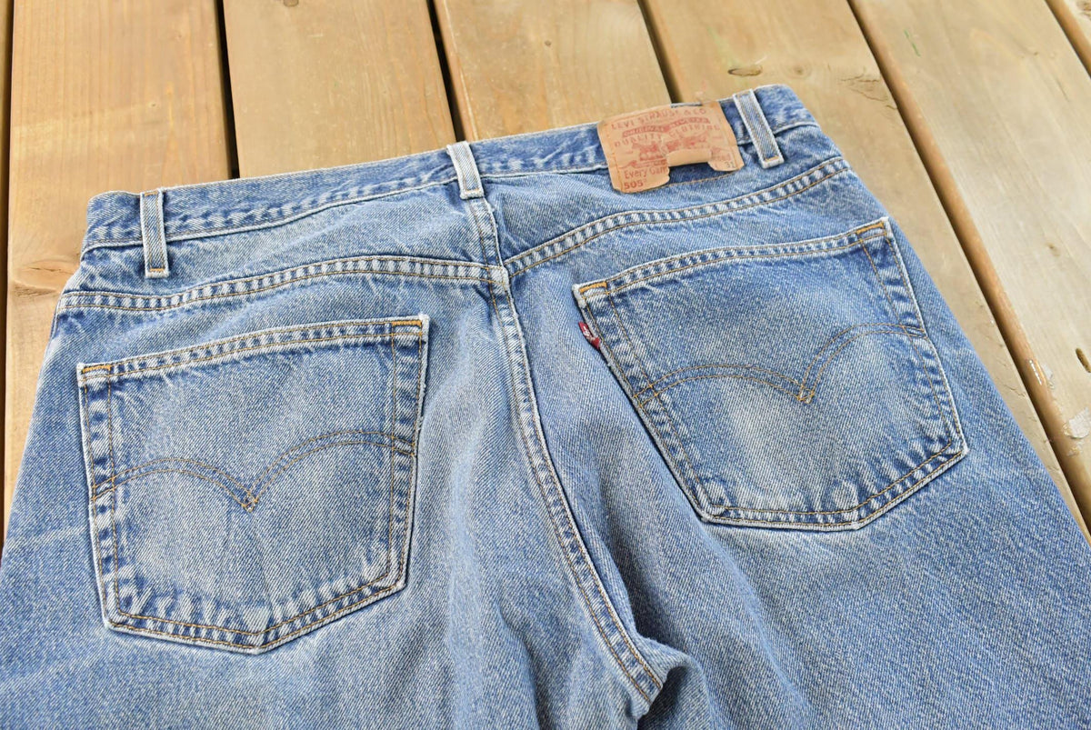 Vintage 2000s Levi's 505 Regular Straight Fit Denim Blue Jeans Men's 34 x 30 from propervintagecanada