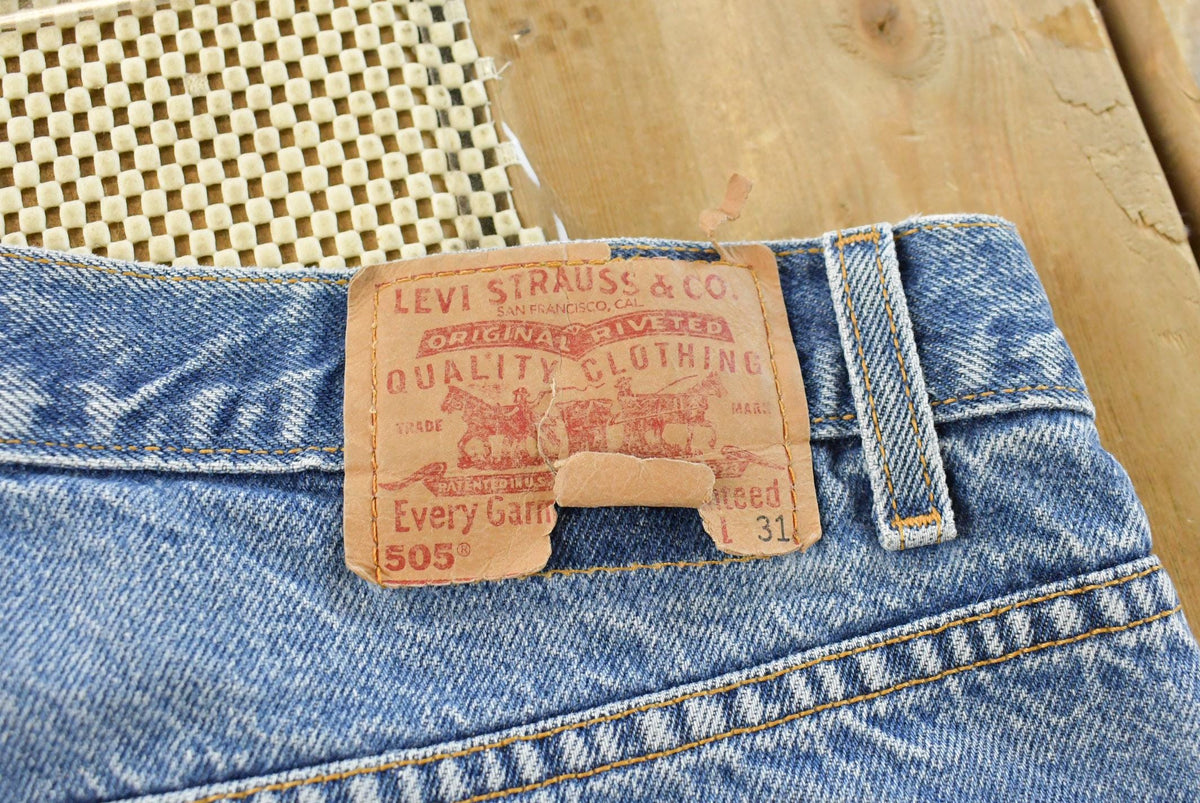 Vintage 2000s Levi's 505 Regular Straight Fit Denim Blue Jeans Men's 34 x 30 from propervintagecanada