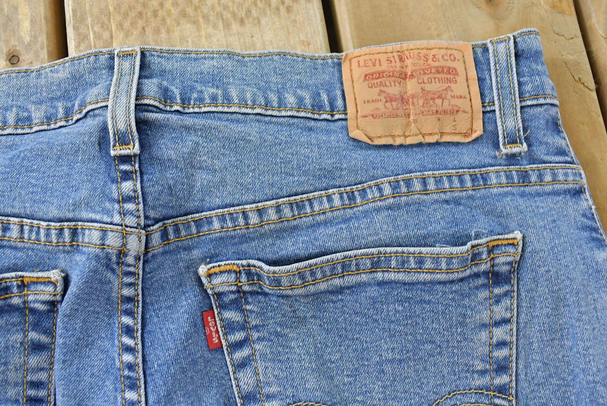Vintage 2000s Levi's 550 Relaxed Bootcut Fit Denim Jeans Men's 34 x 29 from propervintagecanada