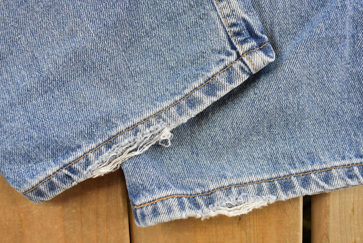 Vintage 2000s Levi's 550 Relaxed Fit Denim Jeans Men's 34 x 30 from propervintagecanada