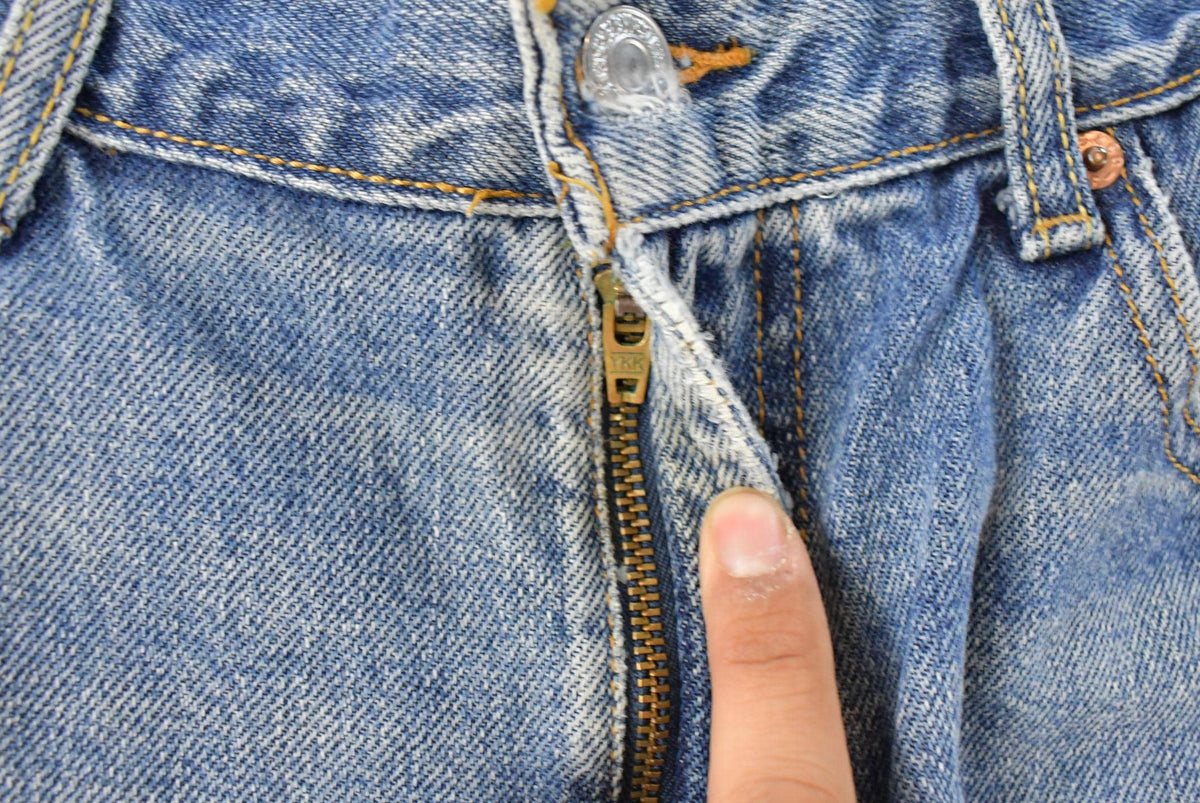 Vintage 2000s Levi's 550 Relaxed Fit Denim Jeans Men's 34 x 30 from propervintagecanada