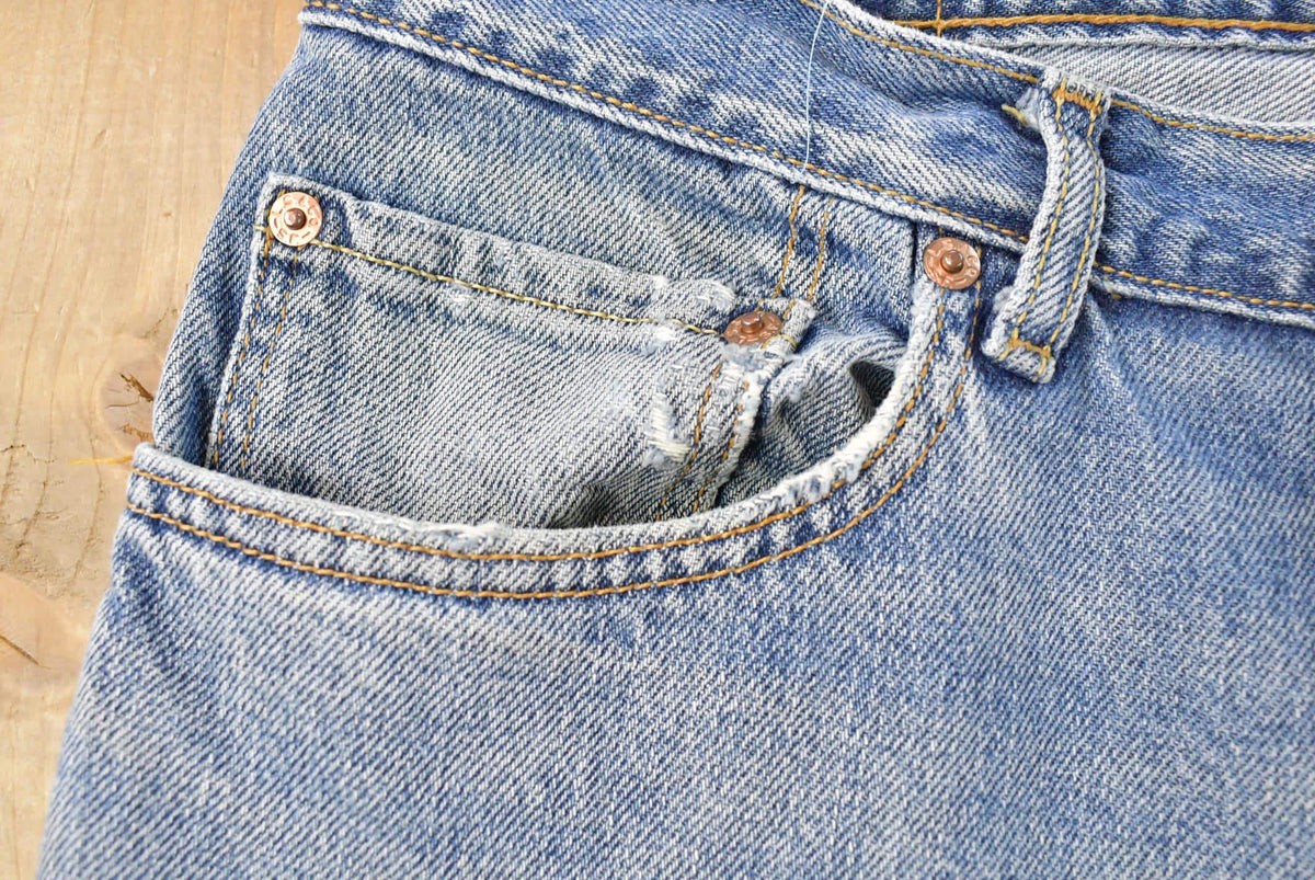 Vintage 2000s Levi's 550 Relaxed Fit Denim Jeans Men's 34 x 30 from propervintagecanada
