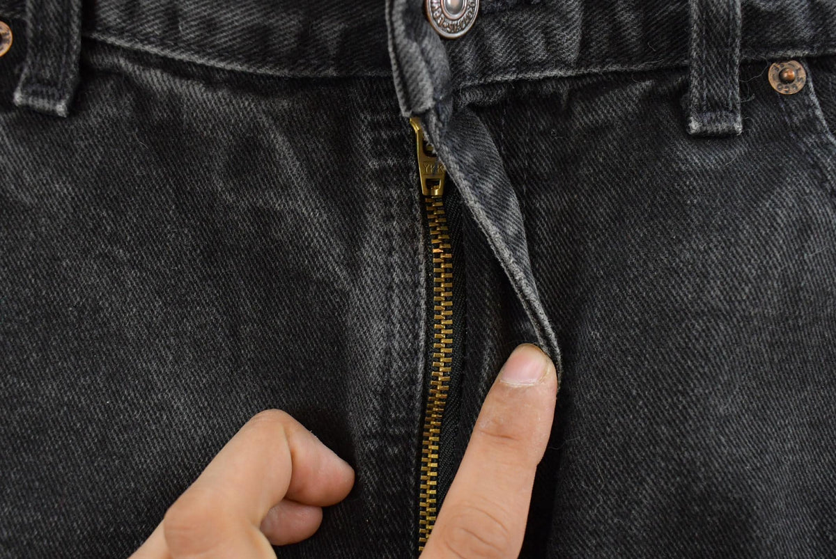 Vintage 2000s Levi's Strauss Co Relaxed Fit Denim Jeans Men's 37 x 29 from propervintagecanada
