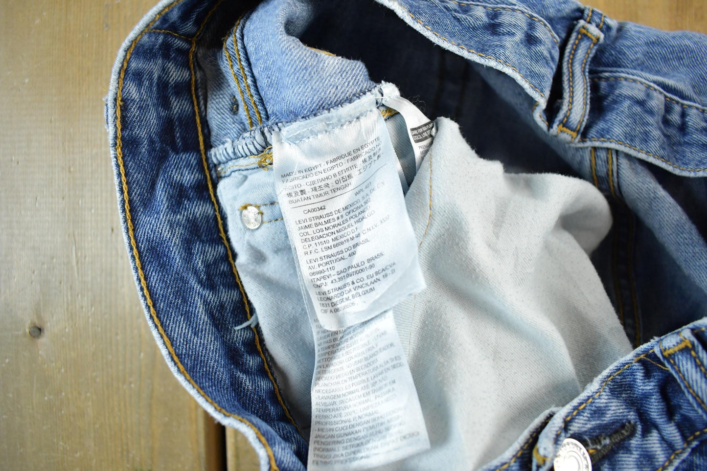 Vintage 2000s Levi Strauss Tab Denim Jeans Men's Medium 34 x 30 from propervintagecanada