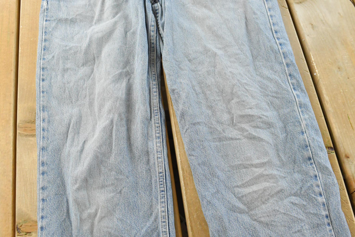 Vintage 2000s Levis Relaxed Fit 550 Denim Blue Jeans Men's 32 x 31.5 from propervintagecanada