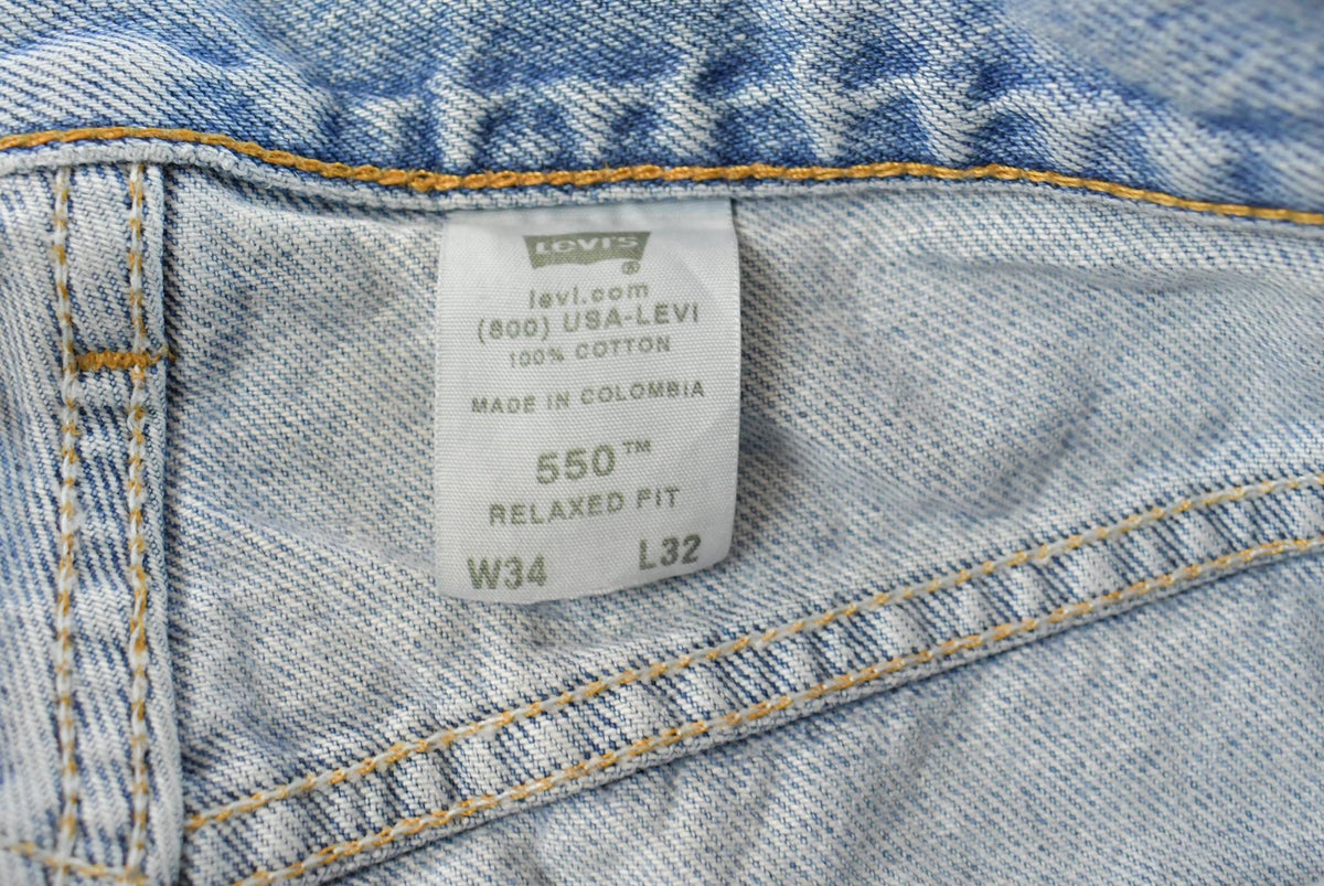 Vintage 2000s Levis Relaxed Fit 550 Denim Blue Jeans Men's 32 x 31.5 from propervintagecanada