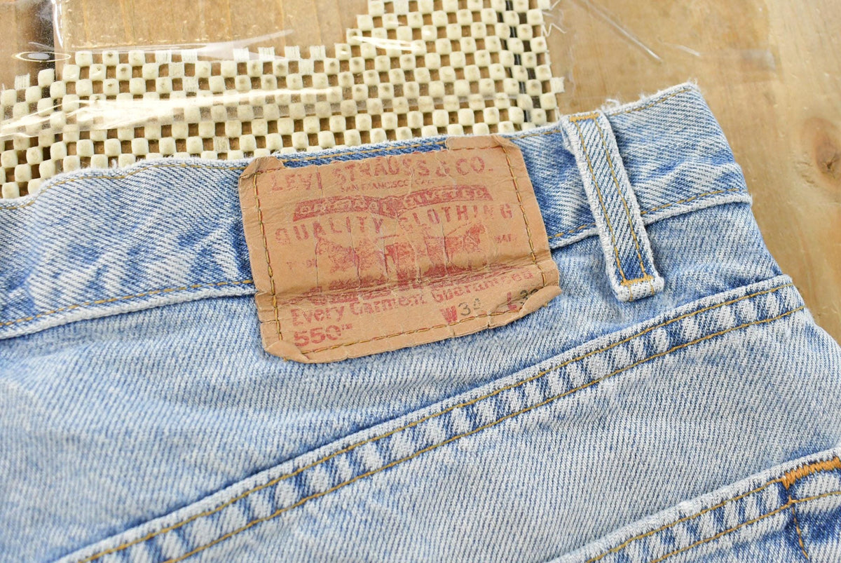 Vintage 2000s Levis Relaxed Fit 550 Denim Blue Jeans Men's 32 x 31.5 from propervintagecanada