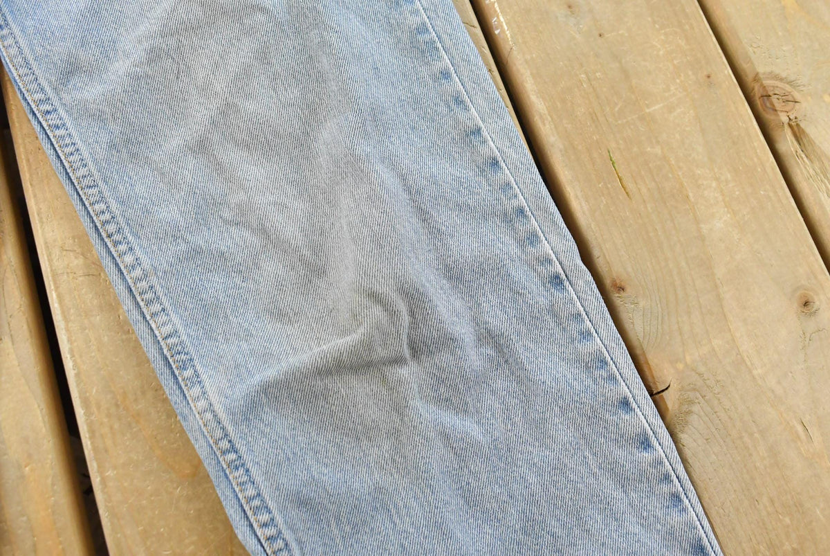 Vintage 2000s Levis Relaxed Fit Tapered Leg 550 Denim Blue Jeans Men's 30 x 31 from propervintagecanada
