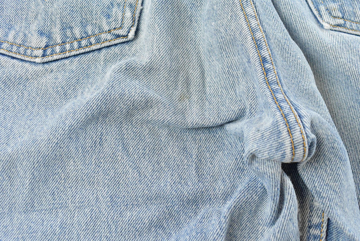 Vintage 2000s Levis Relaxed Fit Tapered Leg 550 Denim Blue Jeans Men's 30 x 31 from propervintagecanada