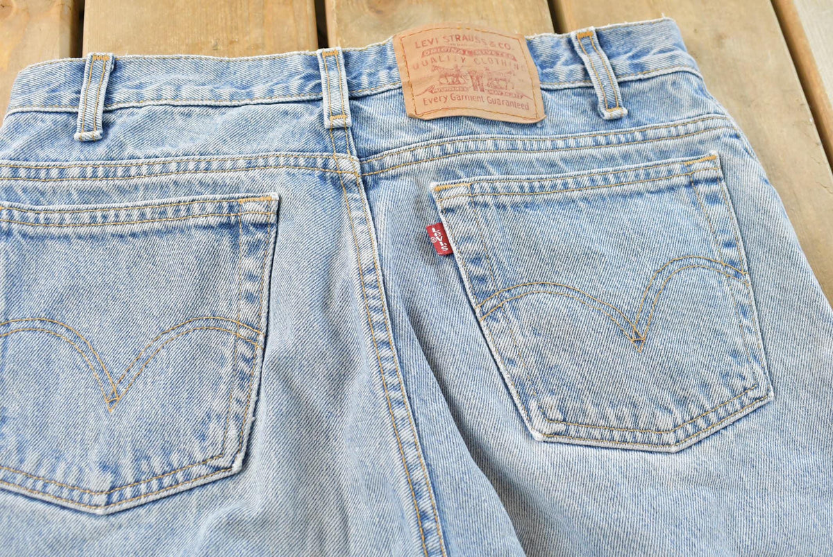 Vintage 2000s Levis Relaxed Fit Tapered Leg 550 Denim Blue Jeans Men's 30 x 31 from propervintagecanada