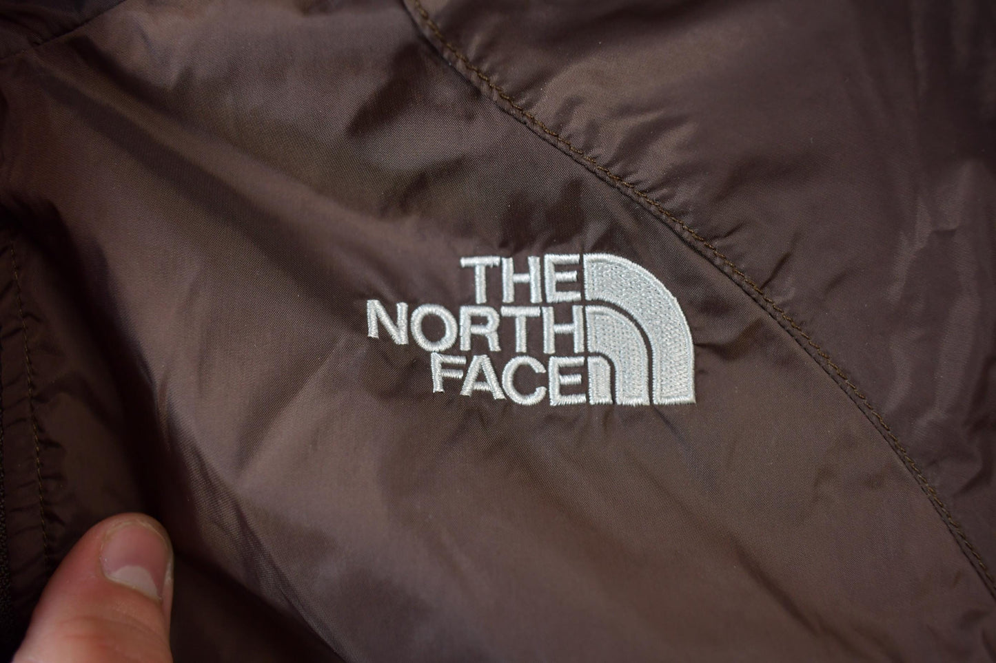 Vintage 2000s Light Puffer Jacket Windbreaker Women's XL from propervintagecanada