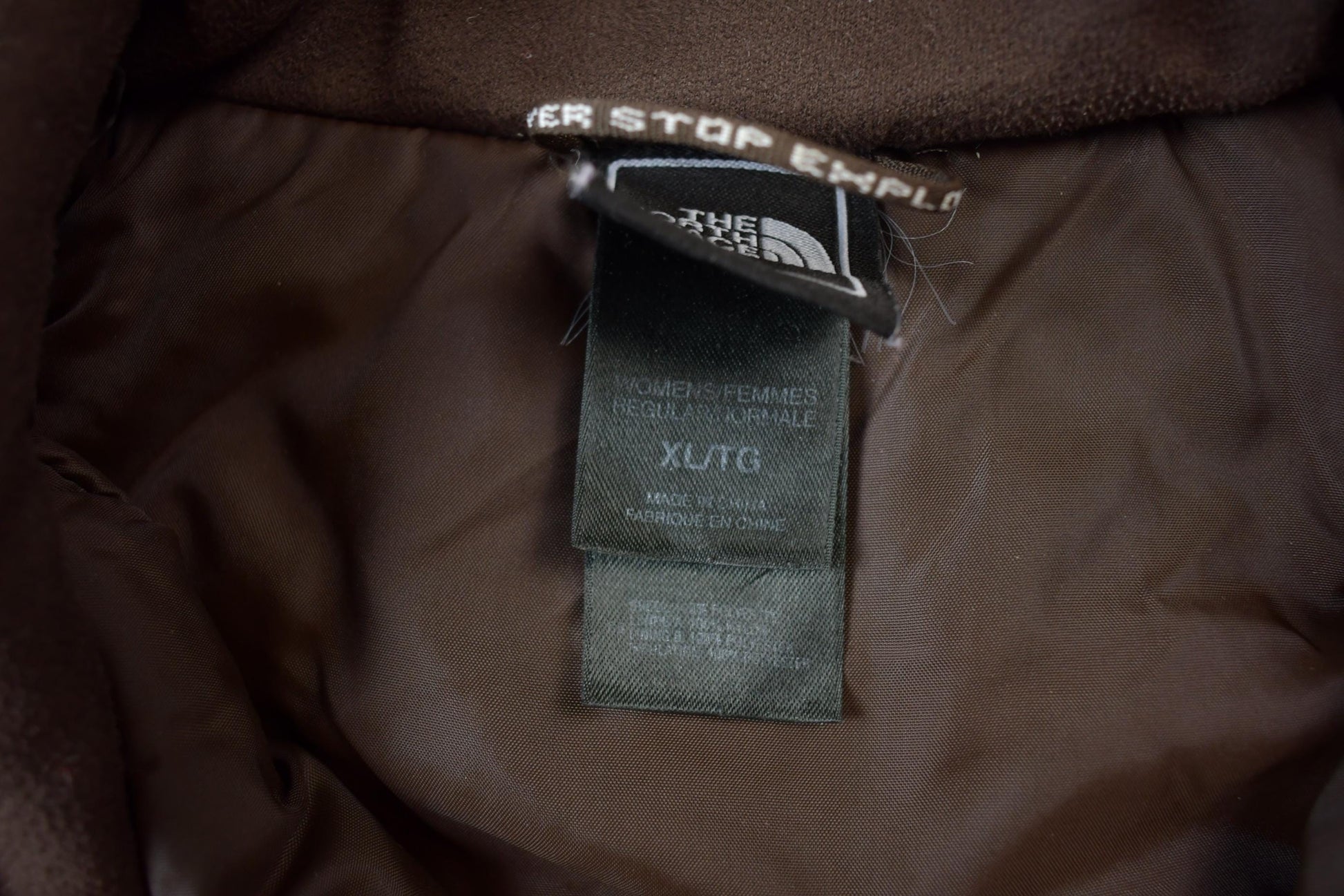 Vintage 2000s Light Puffer Jacket Windbreaker Women's XL from propervintagecanada