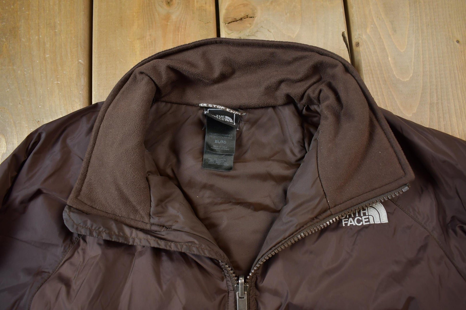 Vintage 2000s Light Puffer Jacket Windbreaker Women's XL from propervintagecanada