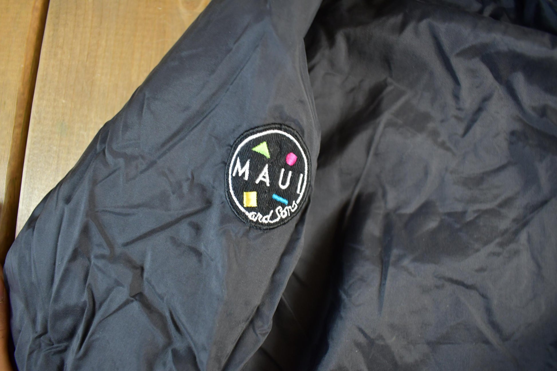 Vintage 2000s Maui & Sons Surf Windbreaker Jacket Men's Medium from propervintagecanada