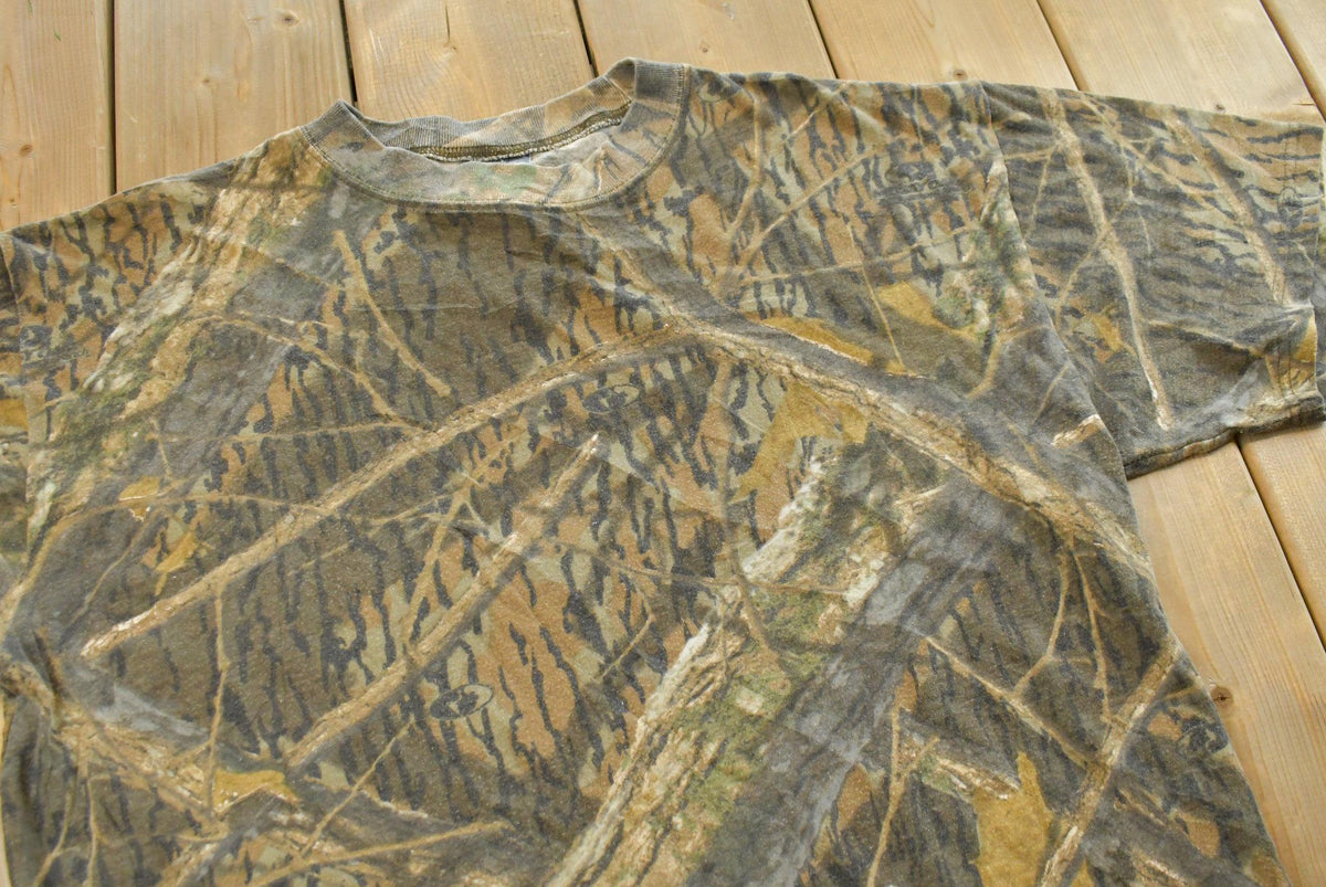 Vintage 2000s Mossy Oak Shadow Branch RealTree Camo T-Shirt Men's Large from propervintagecanada