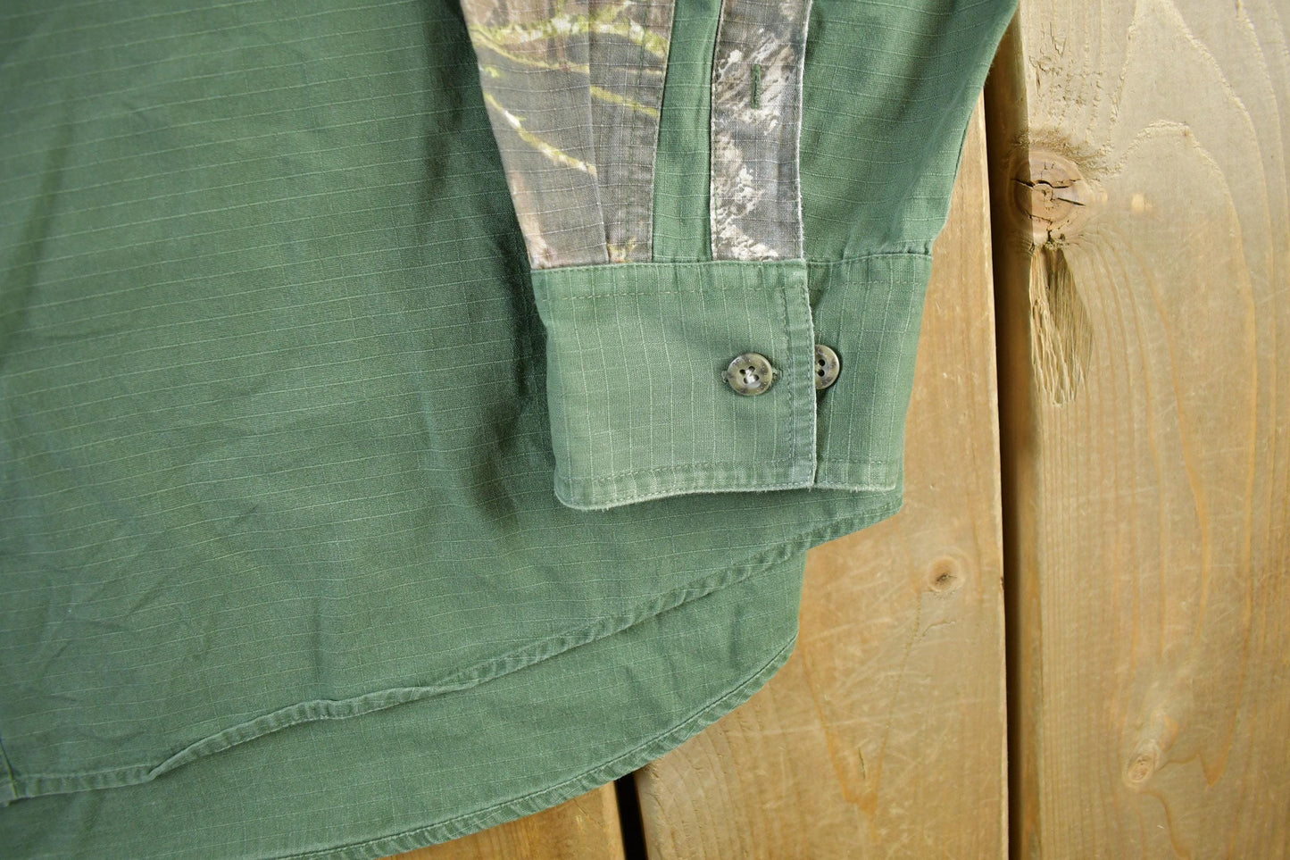 Vintage 2000s Mossy Oak Tree Camo Button Up Shirt Men's XL from propervintagecanada
