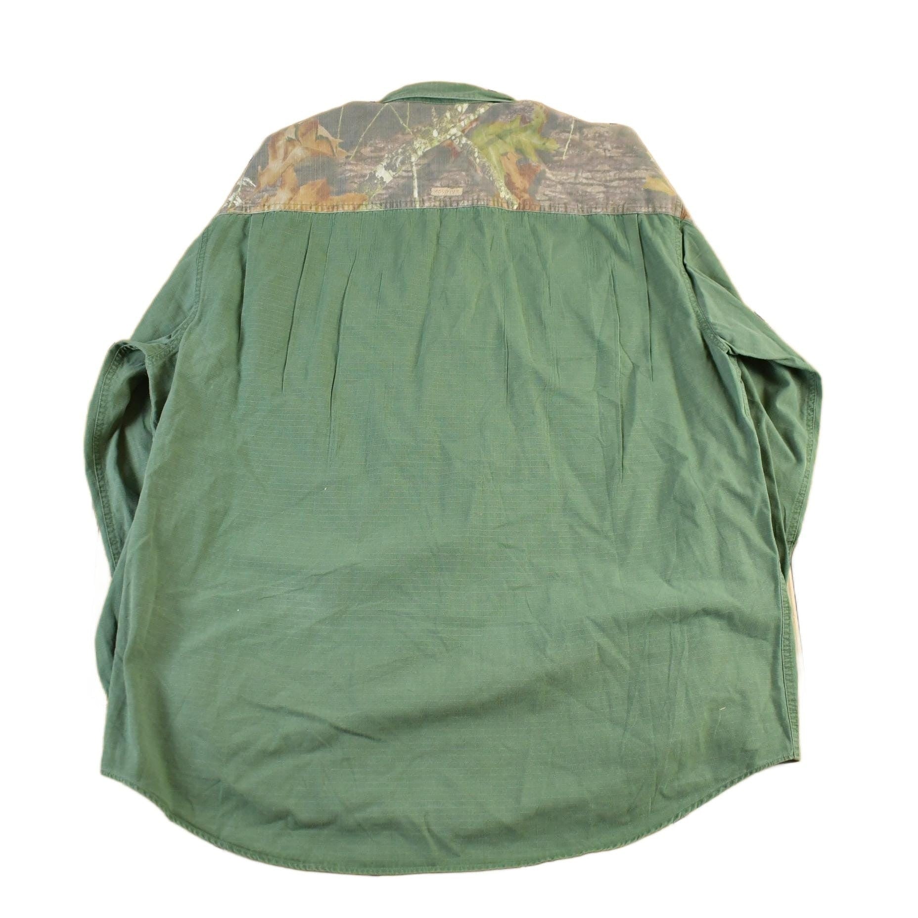 Vintage 2000s Mossy Oak Tree Camo Button Up Shirt Men's XL from propervintagecanada