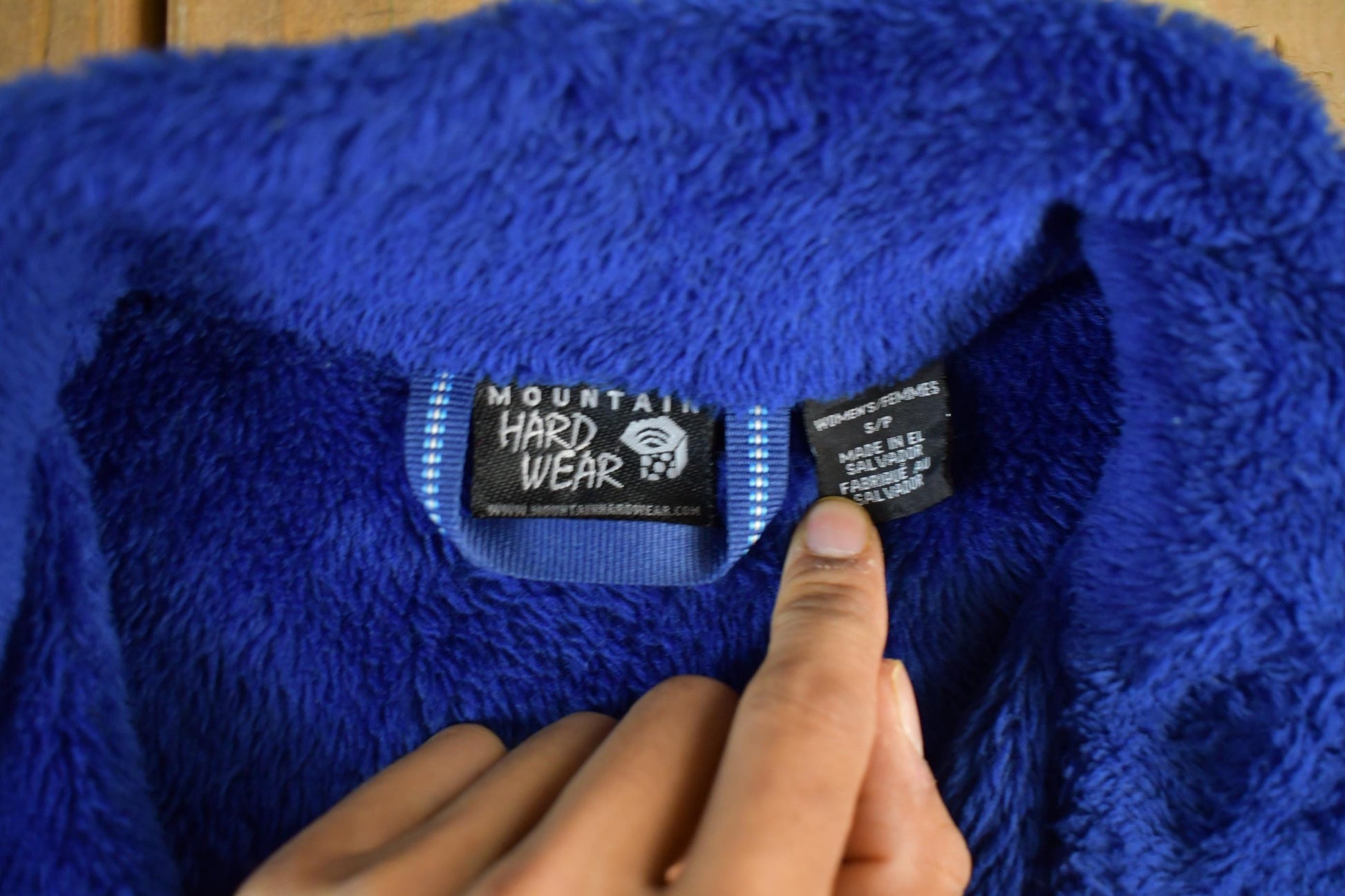 Vintage 2000s Mountain Hardware Zip Up Fleece Sweater Women's Small from propervintagecanada