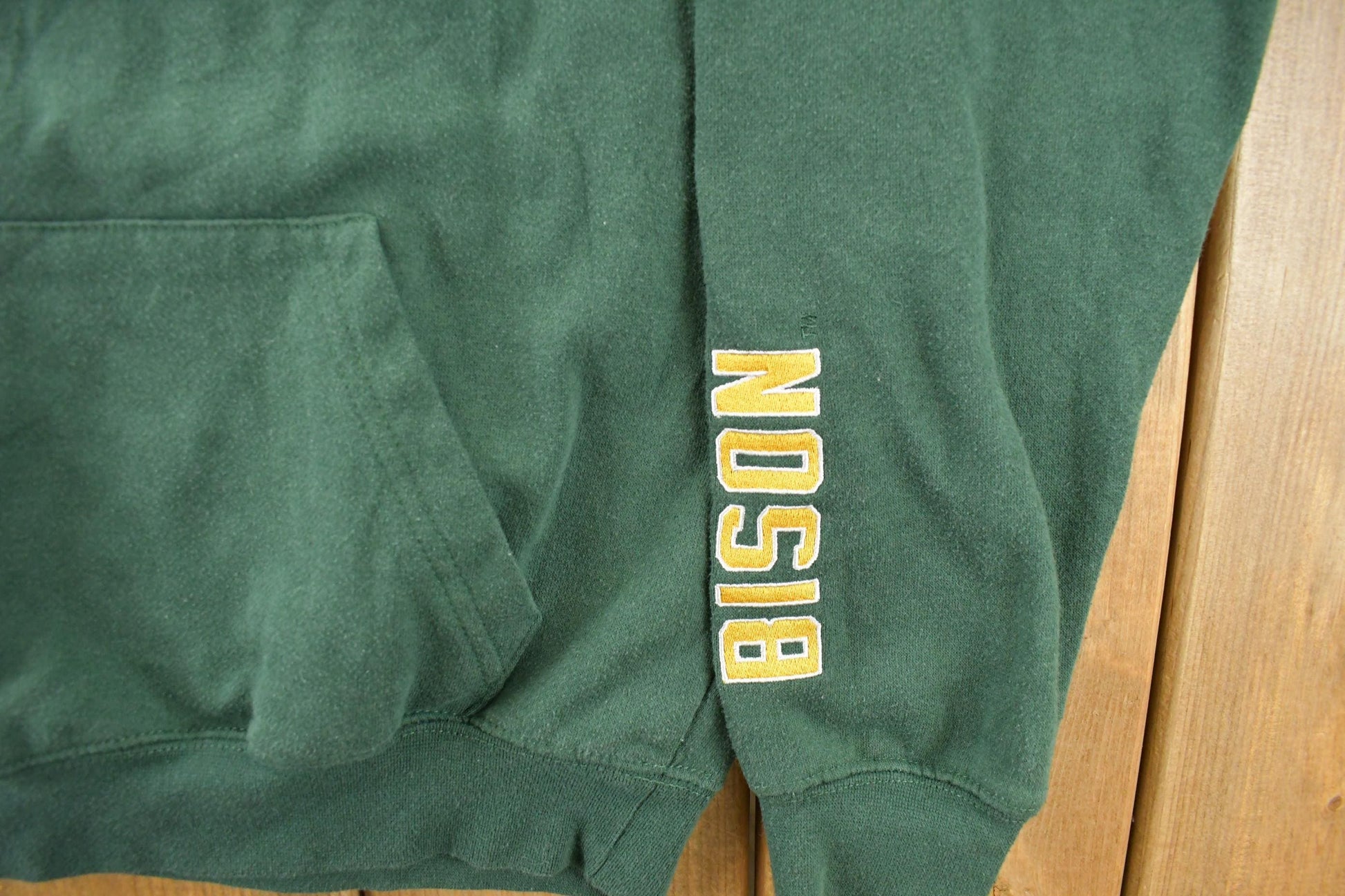 Vintage 2000s North Dakota State University Hoodie Sweatshirt Mens Small from propervintagecanada