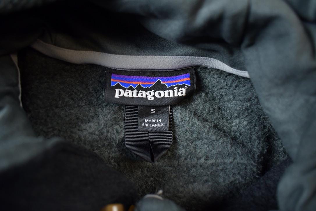 Vintage 2000s Patagonia Toggle Button Fleece Sweater Women's S from propervintagecanada