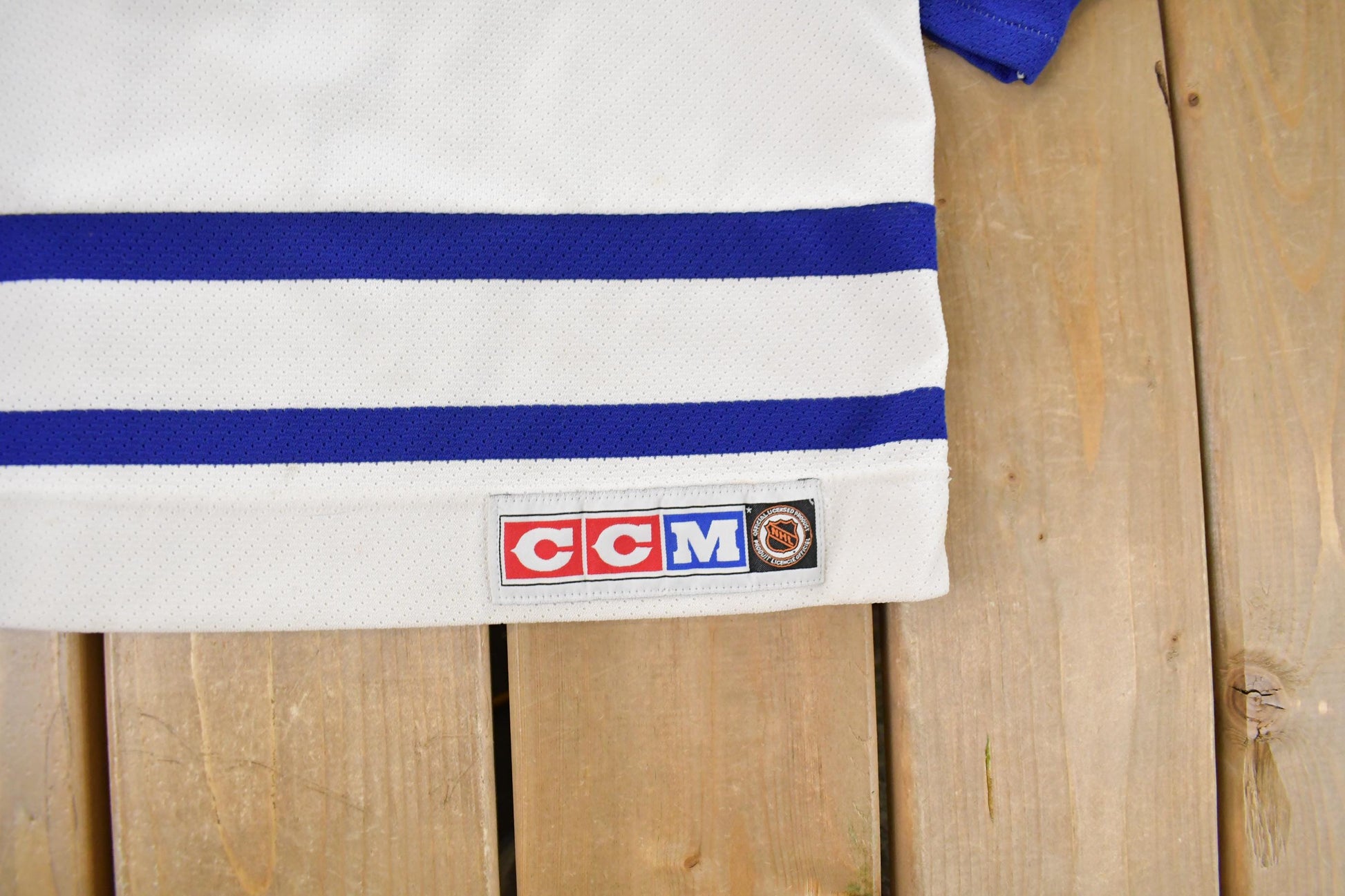 Vintage 2000s Toronto Maple Leafs NHL Hockey Jersey Youth L-XL from propervintagecanada