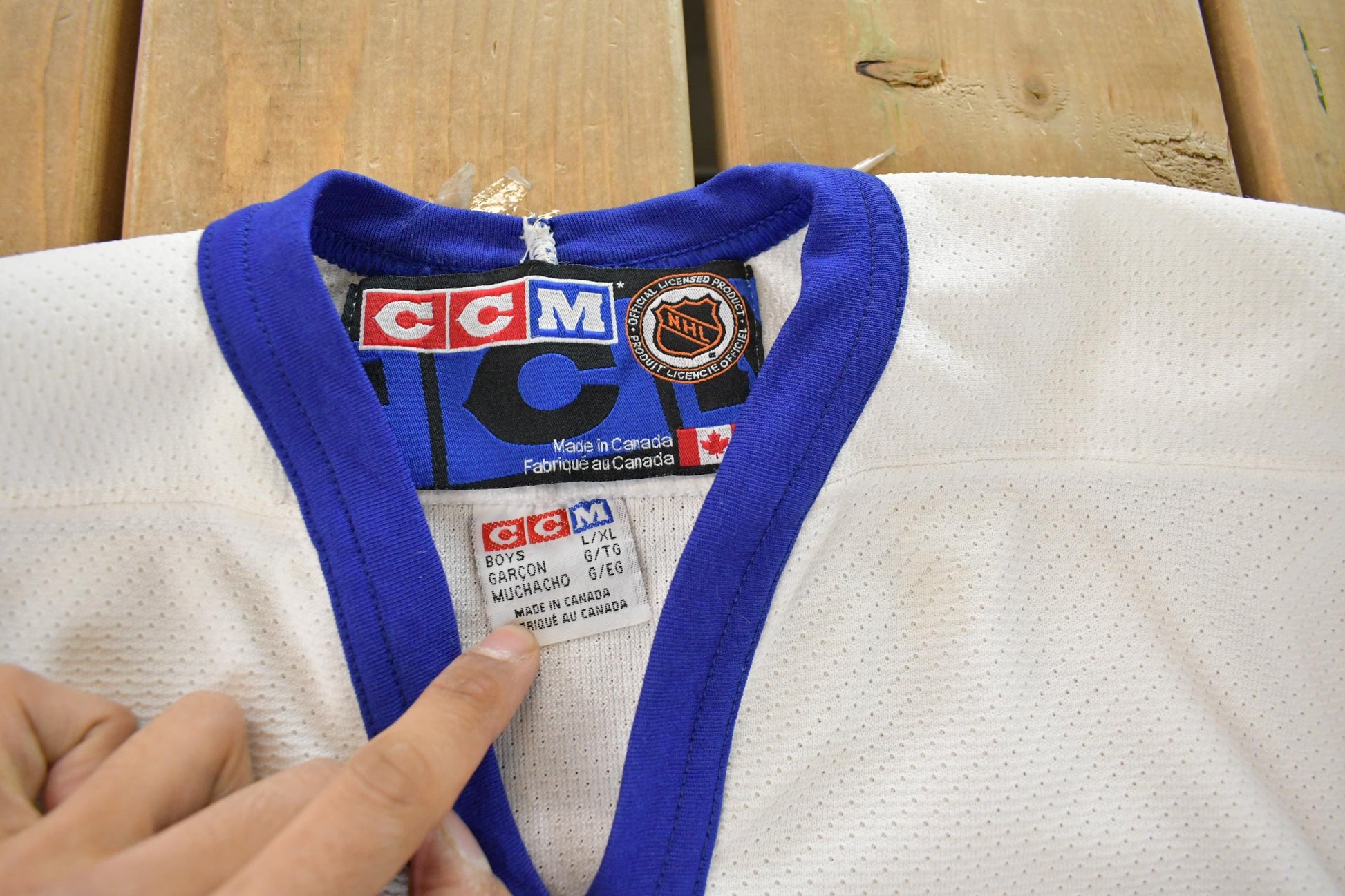 Vintage 2000s Toronto Maple Leafs NHL Hockey Jersey Youth L-XL from propervintagecanada