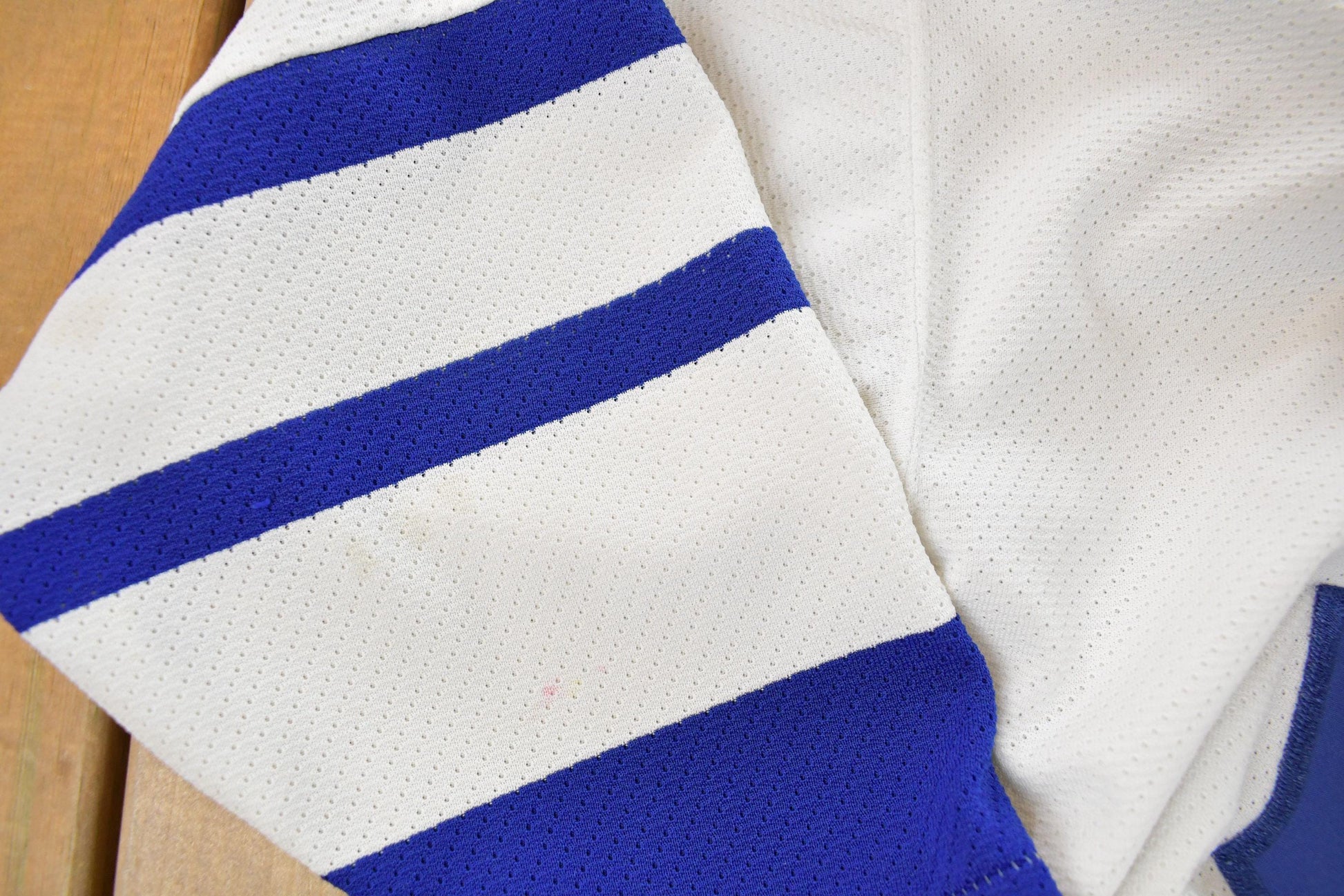 Vintage 2000s Toronto Maple Leafs NHL Hockey Jersey Youth L-XL from propervintagecanada