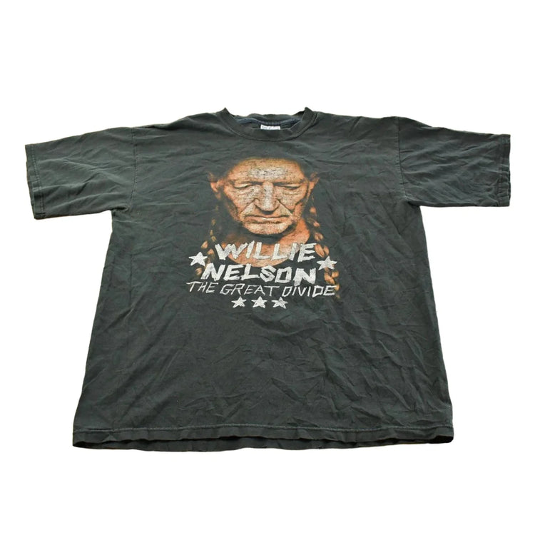 Vintage 2000s Willie Nelson The Great Divide Tour T-Shirt Men's L from propervintagecanada