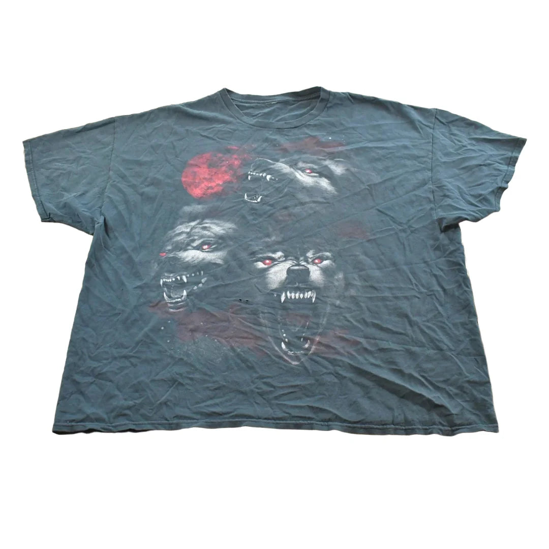 Vintage 2000s Wolf Moon Animal Graphic T-Shirt Mens 2XL from propervintagecanada