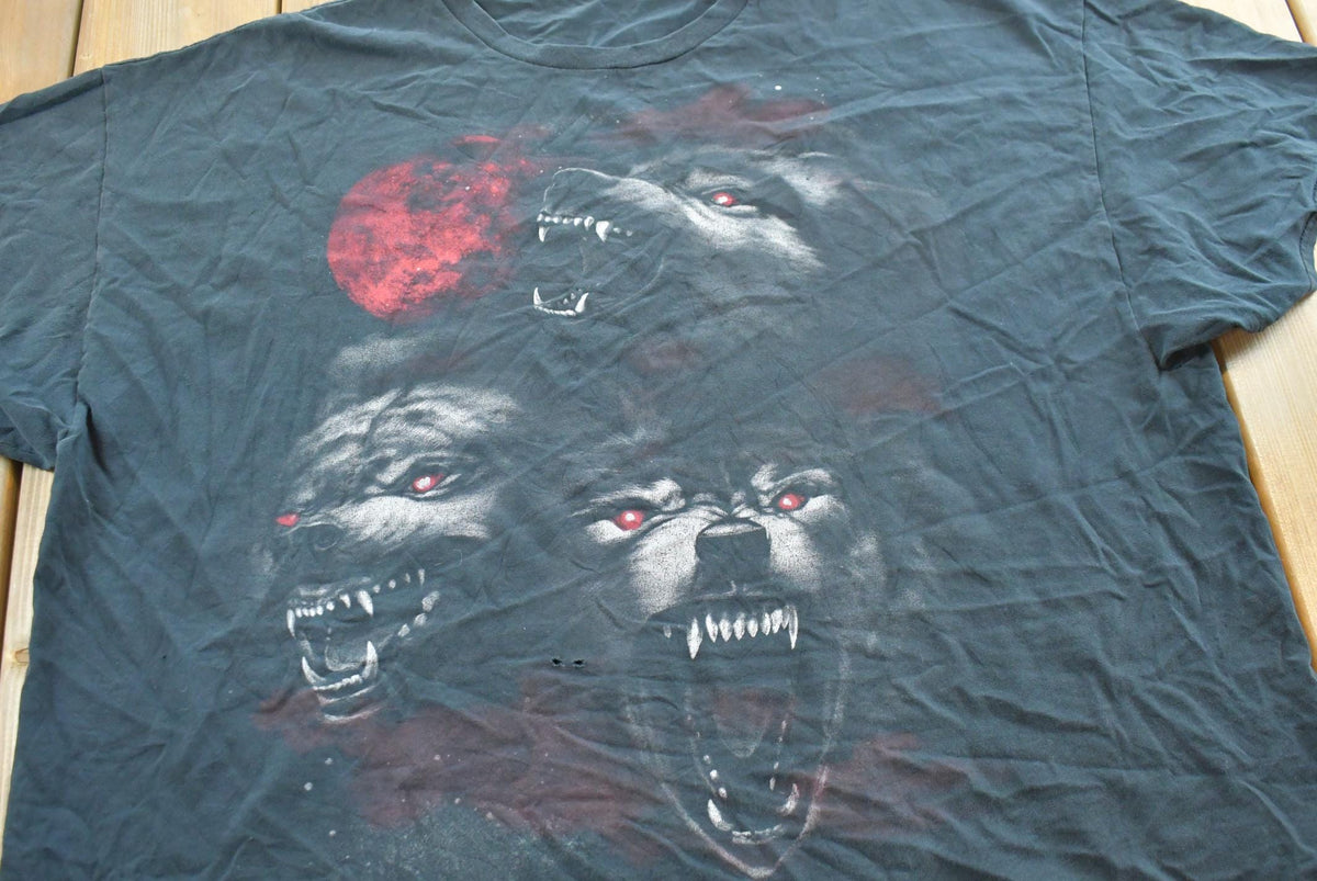 Vintage 2000s Wolf Moon Animal Graphic T-Shirt Mens 2XL from propervintagecanada