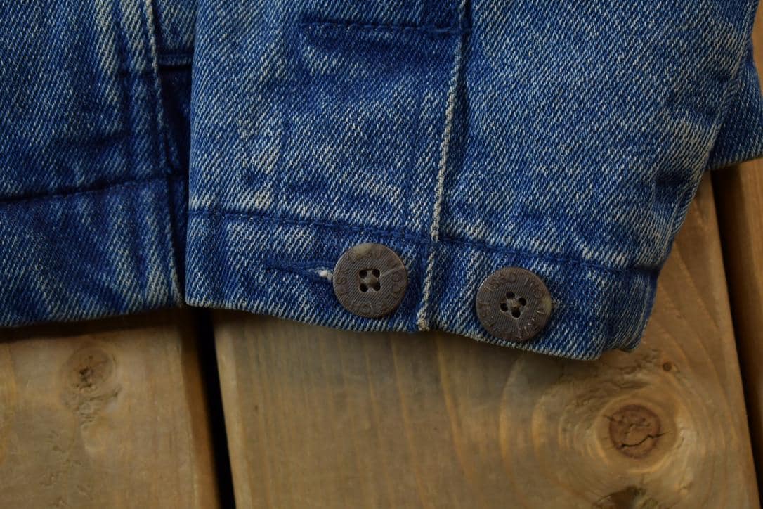 Vintage 2000s Woolrich Fleece Lined Denim Trucker Jacket Women's M from propervintagecanada