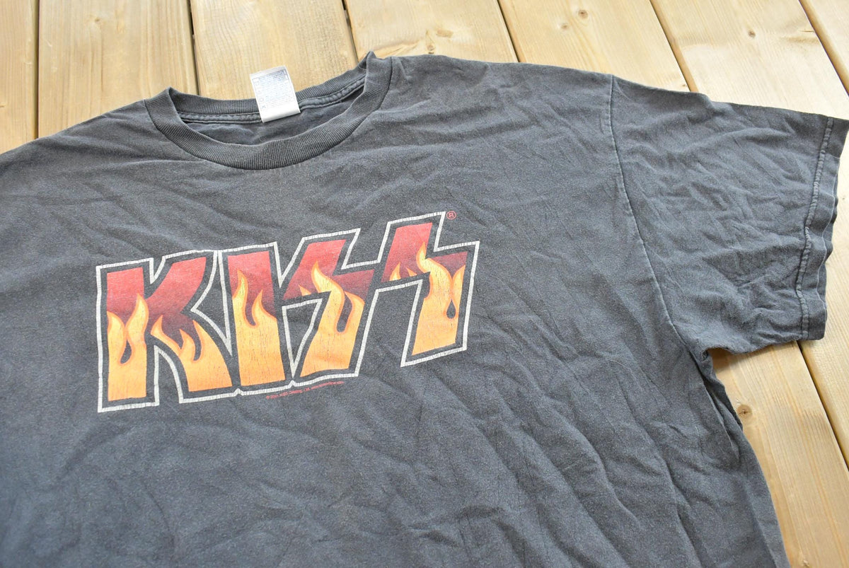 Vintage 2001 Kiss Flames Band T-Shirt Mens XL from propervintagecanada