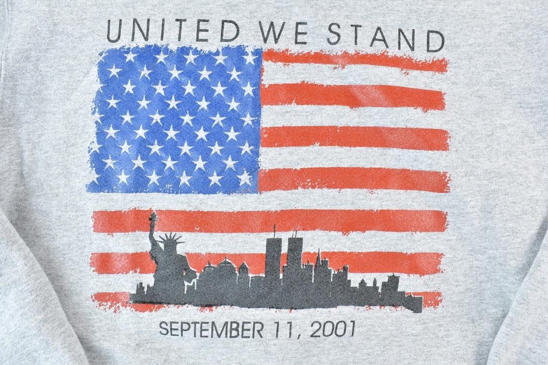 Vintage 2001 September 11 American Flag United We Stand Souvenir Crewneck Sweatshirt Men's Medium from propervintagecanada