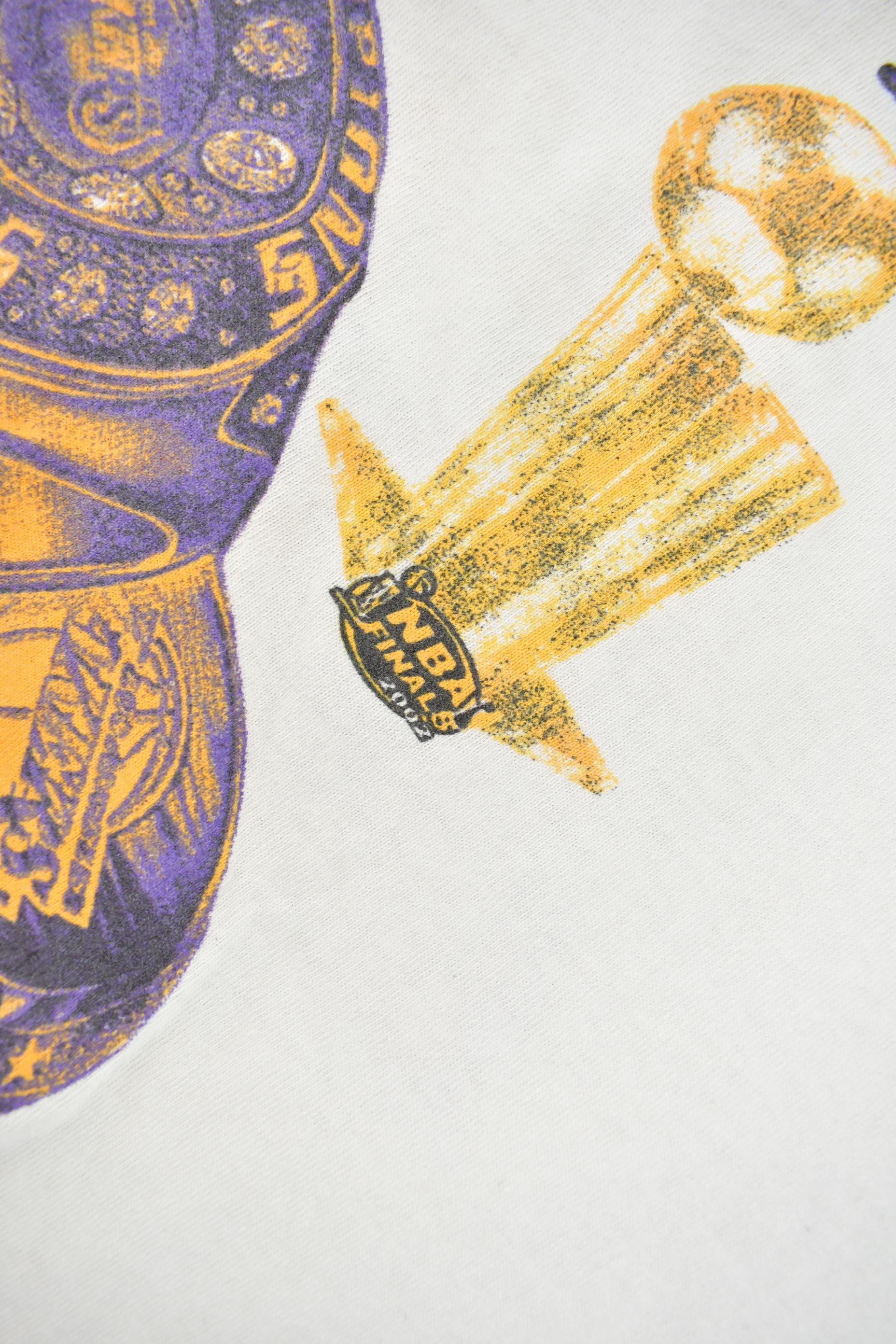 Vintage 2002 Los Angeles Lakers NBA 3 Peat Champs Graphic T-Shirt Men's XL from propervintagecanada