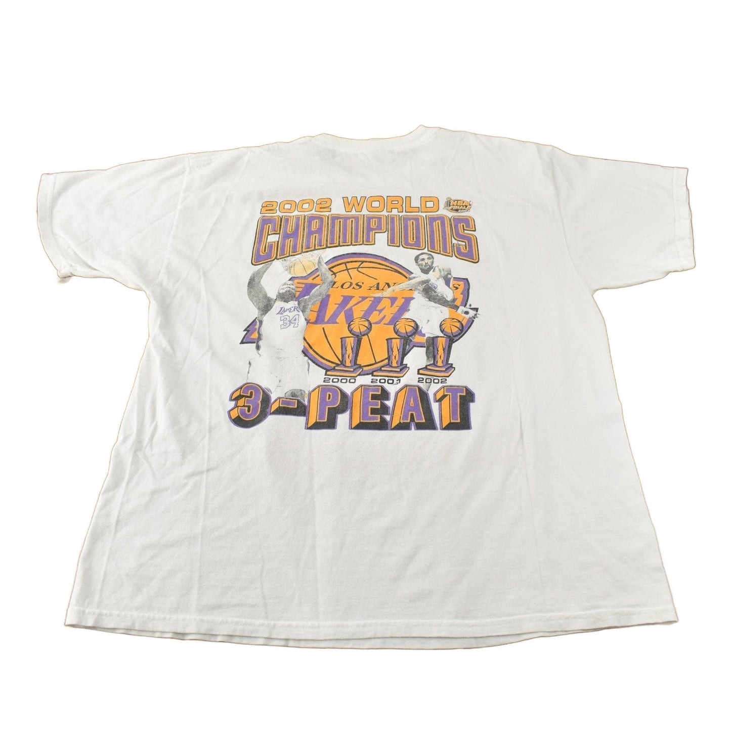 Vintage 2002 Los Angeles Lakers NBA 3 Peat Champs Graphic T-Shirt Men's XL from propervintagecanada