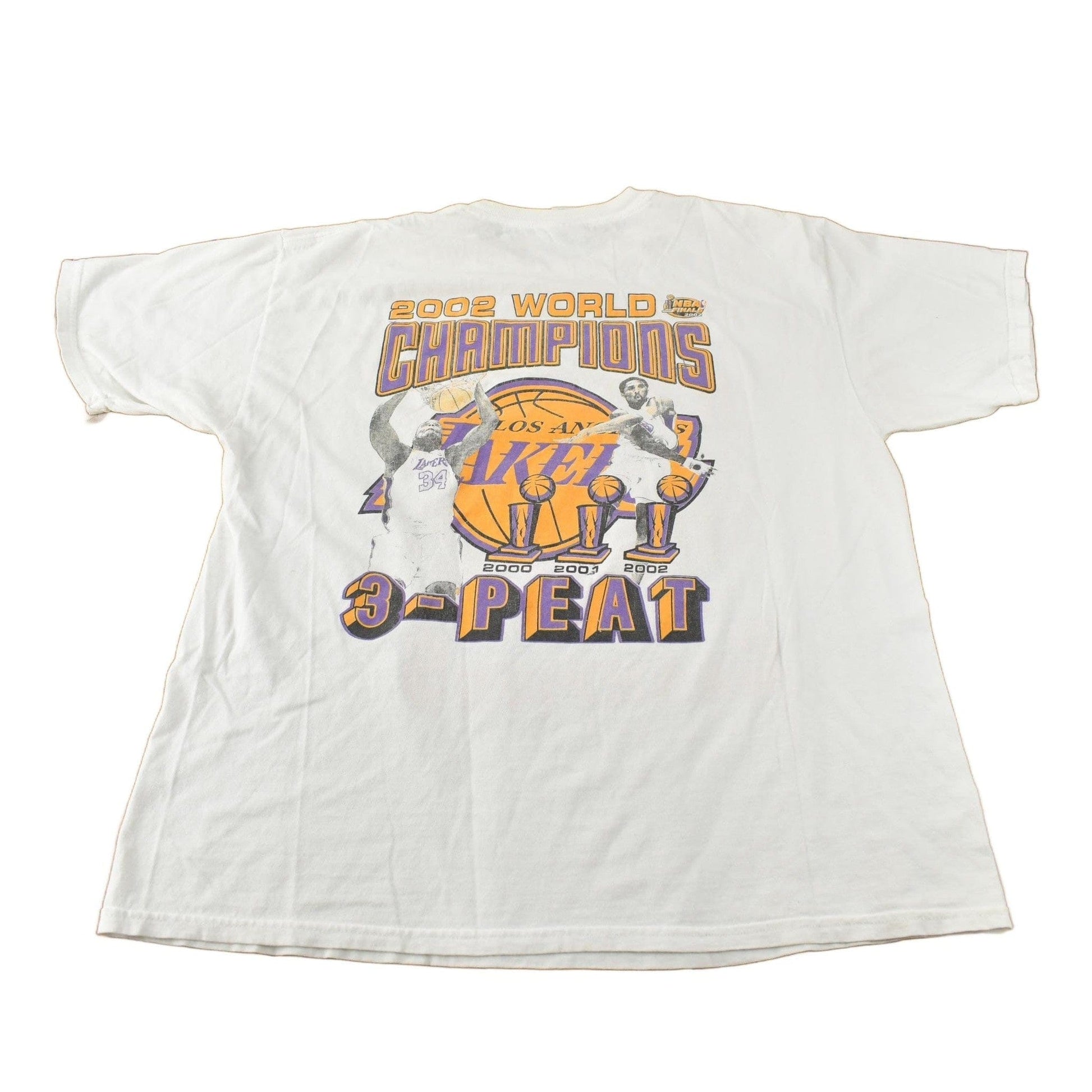 Vintage 2002 Los Angeles Lakers NBA 3 Peat Champs Graphic T-Shirt Men's XL from propervintagecanada