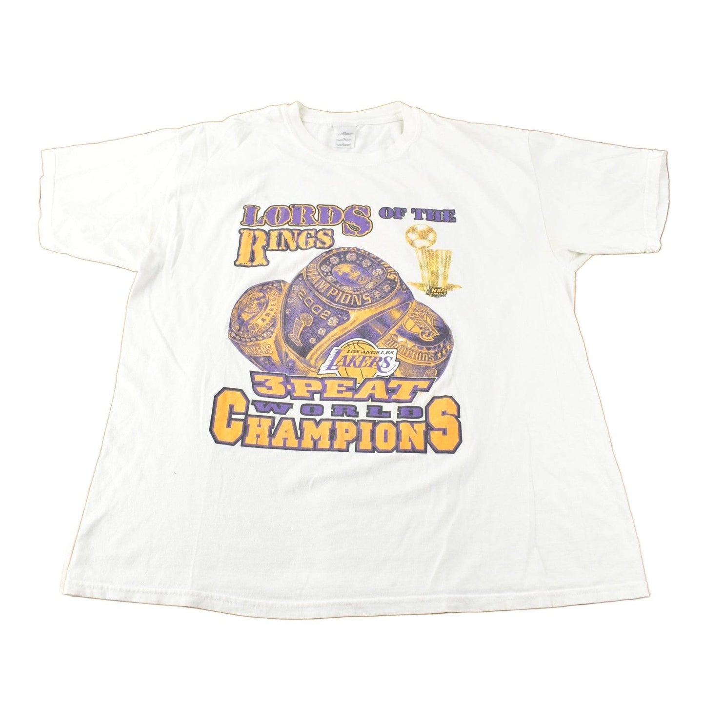 Vintage 2002 Los Angeles Lakers NBA 3 Peat Champs Graphic T-Shirt Men's XL from propervintagecanada