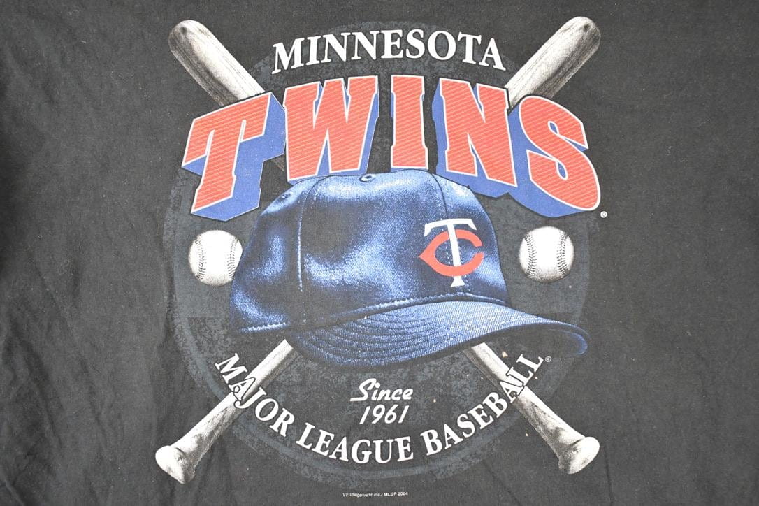 Vintage 2004 Minnesota Twins MLB T-Shirt Men's L from propervintagecanada
