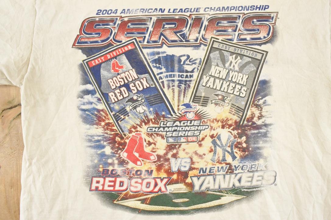 Vintage 2004 Thrashed New York Yankees Boston Red Sox MLB T-Shirt Men's L from propervintagecanada