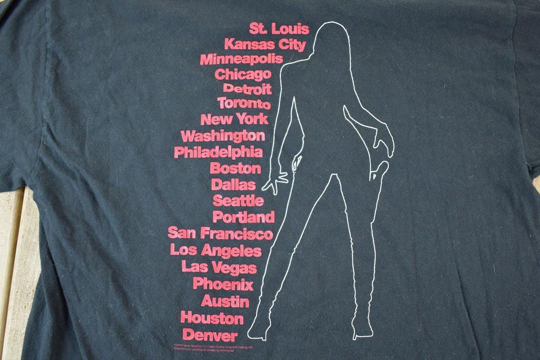 Vintage 2004 Velvet Revolver Tour Souvenir Crew Neck T Shirt Made In USA Men's Large from propervintagecanada