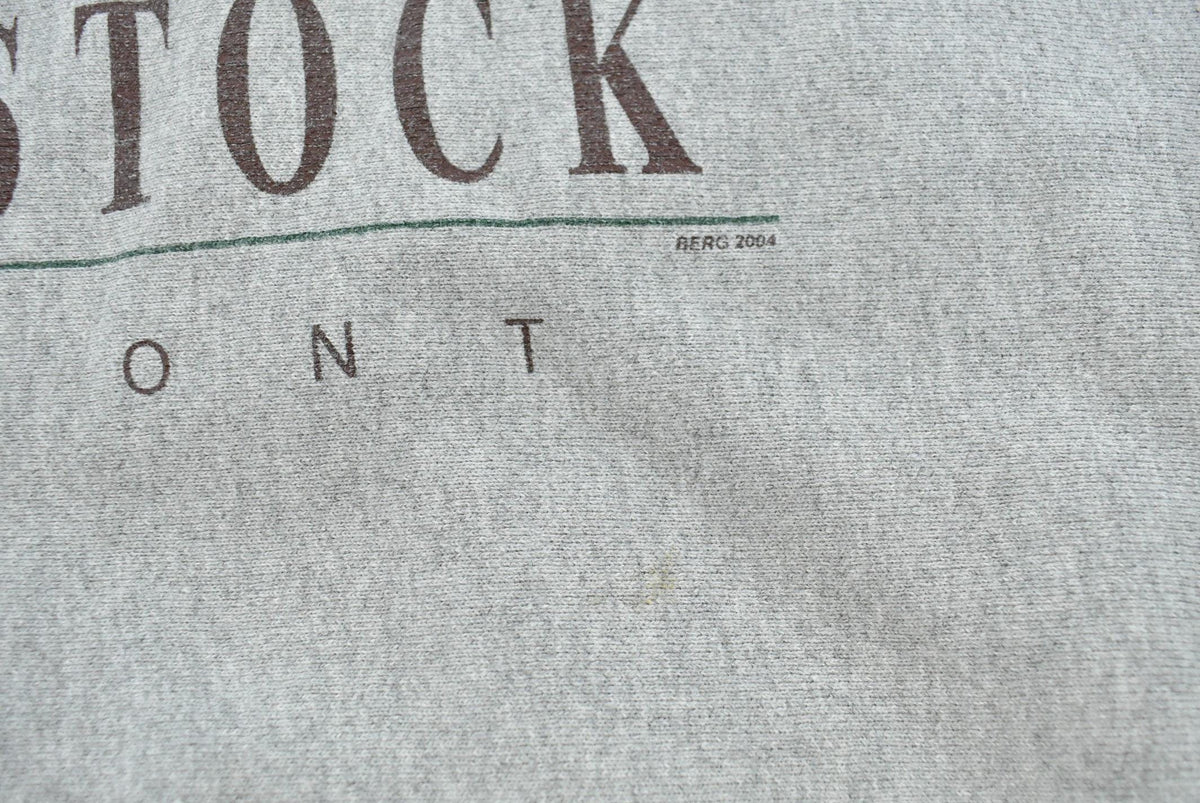 Vintage 2004 Woodstock Vermont Souvenir Crewneck Sweatshirt Mens L from propervintagecanada