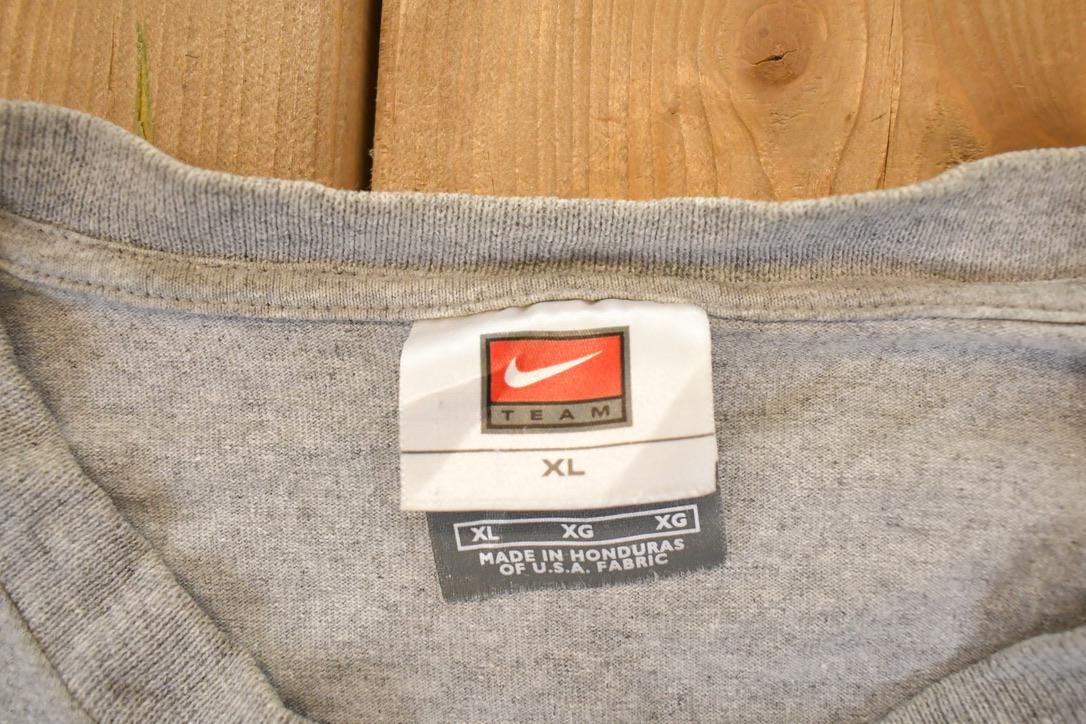 Vintage 2005 Nike Middle Swoosh Minnesota Twins MLB T-Shirt Men's XL from propervintagecanada