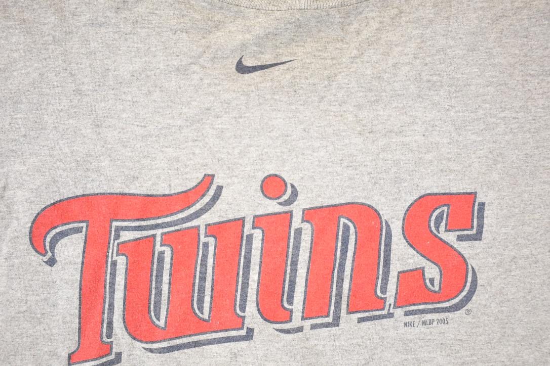Vintage 2005 Nike Middle Swoosh Minnesota Twins MLB T-Shirt Men's XL from propervintagecanada