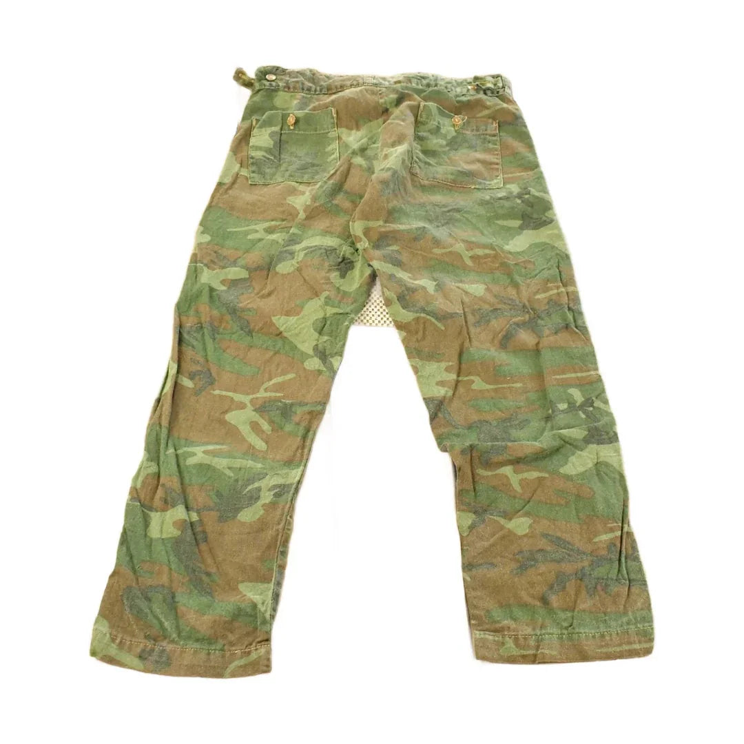 Vintage 70s Camo Hunting Pants Mens 31 x 26 from propervintagecanada