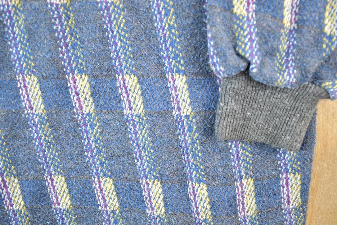 Vintage 90s Abstract Knit Collared Sweater - Mens XL from propervintagecanada