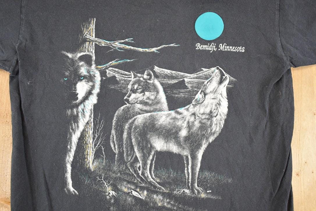 Vintage 90s Bemidji Minnesota Wolves Graphic T-Shirt, Men's L from propervintagecanada