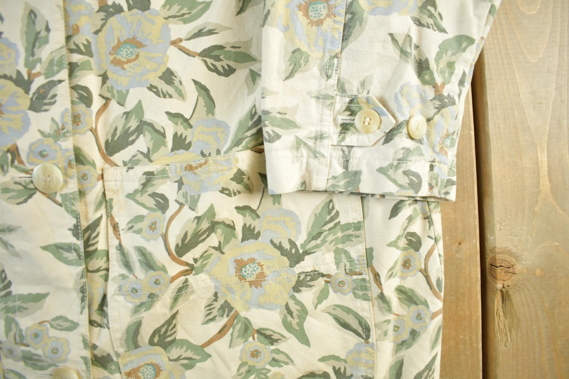 Vintage 90s Eddie Bauer Floral Barn Chore Coat - Women's Medium from propervintagecanada
